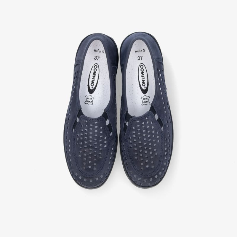 Bequeme dunkelblaue Loafer mit stilvollem Muster und rutschfester Sohle, ideal für den täglichen Komfort.