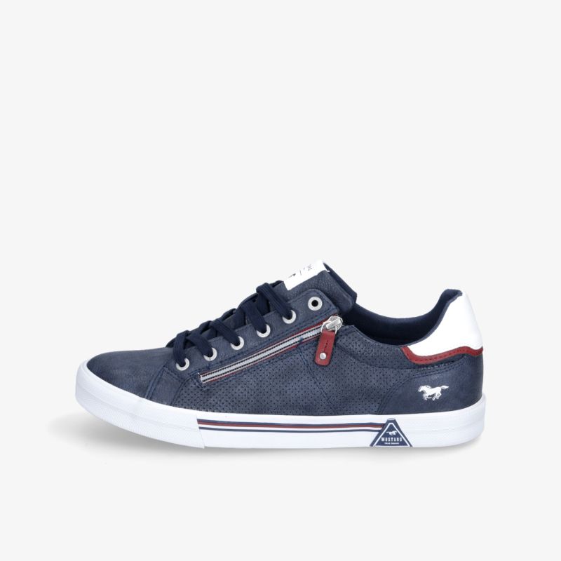 Eleganter, sportlicher Sneaker in Dunkelblau mit weißer Sohle und rotem Detail. Perfekt für Freizeit und Alltag.