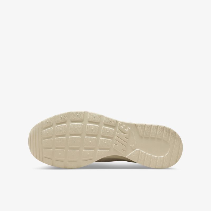 Rutschfeste und langlebige Sohle bietet optimalen Komfort und Stabilität für vielseitigen Einsatz.