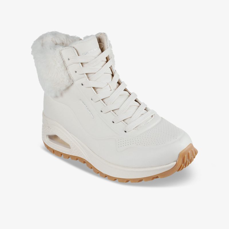 Warmer weißer Winter-Sneaker mit weichem Fell, robuster Sohle und bequemer Schnürung für kalte Tage