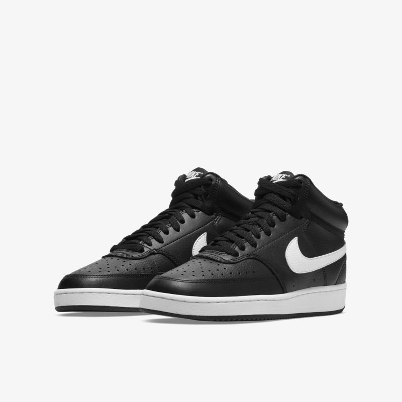 Modische und vielseitige graue Sneaker mit markantem weißen Logo und bequemer Passform für jeden Anlass.