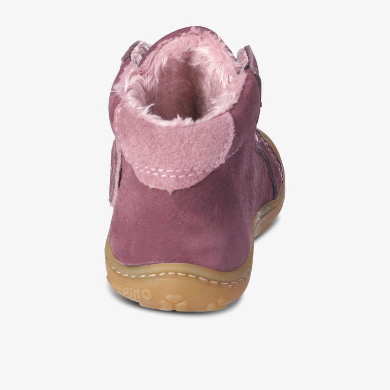 Rückansicht eines bequemen, eleganten Schuhs mit warmem Innenfutter und rutschfester Sohle.