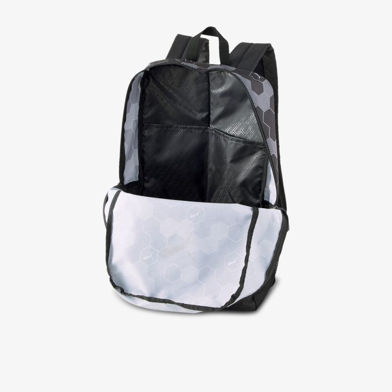 Geräumiger Rucksack in stilvollem Camouflagemuster für vielseitige Verwendung, robust und funktional.