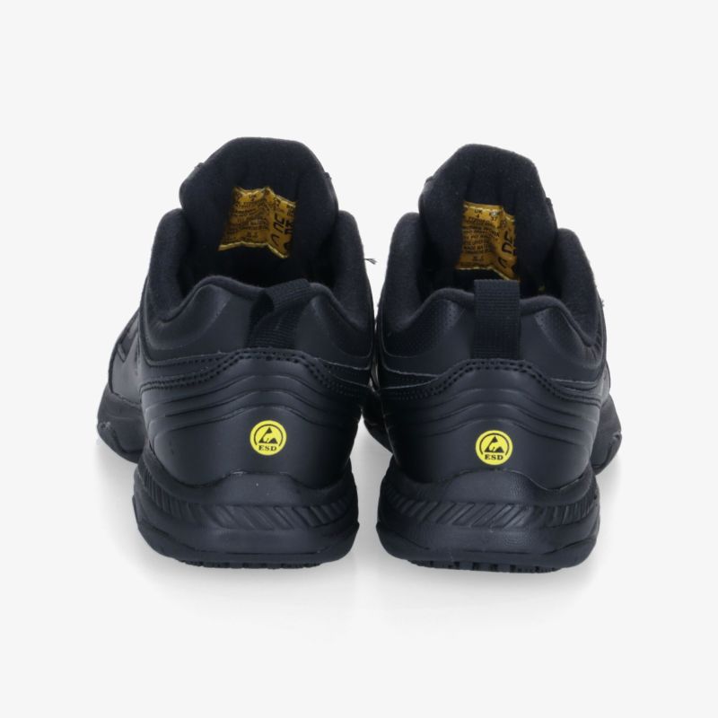 Komfortable schwarze Schuhe mit rutschfester Sohle und modernem Design. Ideal für sportliche Aktivitäten.