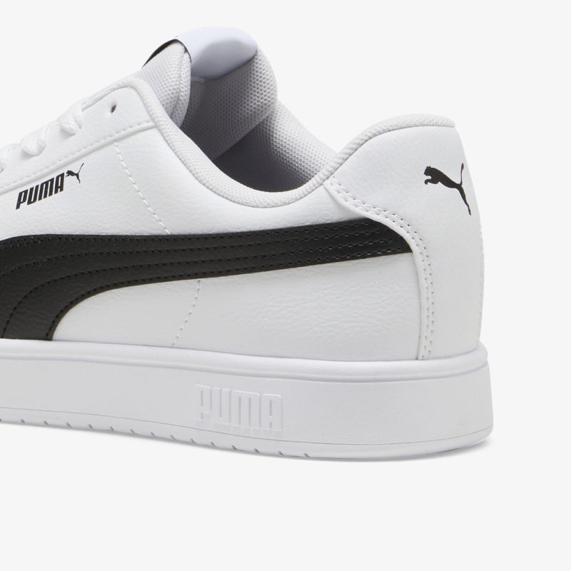 Weißer Puma Schuh mit schwarzem Streifen und Logo in sportlich elegantem und hochwertigem Design, Detailansicht