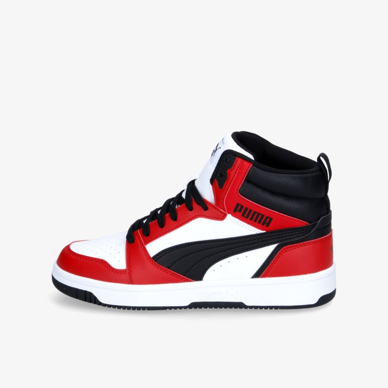 Hochwertiger, stylischer Sneaker in Rot, Weiß und Schwarz. Perfekt für sportliche Aktivitäten und modische Outfits.