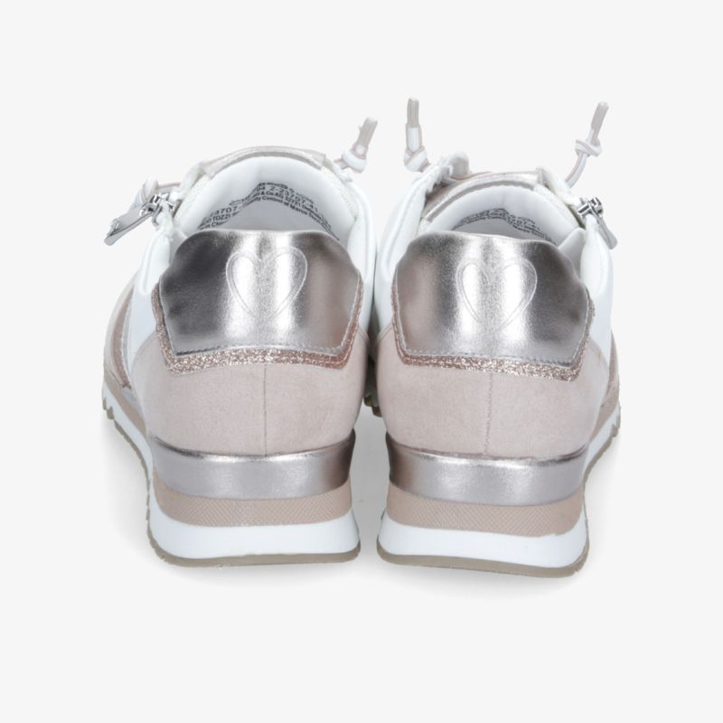 Rückansicht von zwei modernen, komfortablen und leichten Sneakers mit sportlichem Design und hochwertiger Verarbeitung