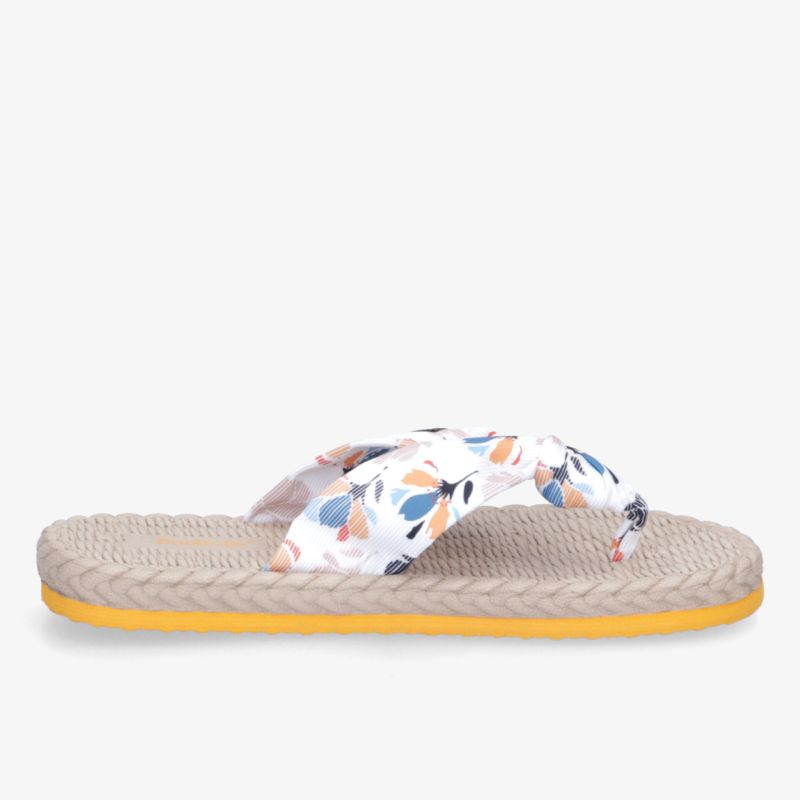 Bequeme Sandalette mit floralem Design und gelber Sohle. Ideal für entspannte Sommertage.