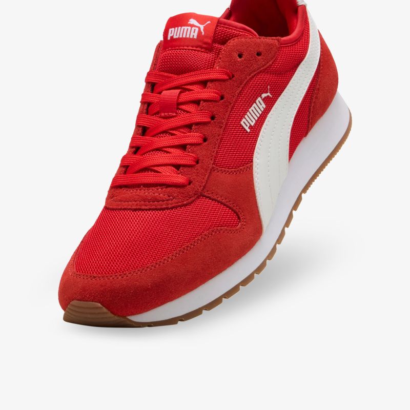 Sportlicher roter Sneaker mit atmungsaktivem Material, bequemer Passform und robuster Gummisohle