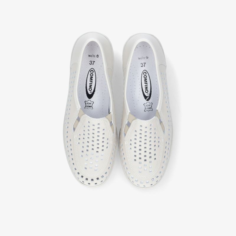 Leichte und komfortable Schuhe mit atmungsaktivem, perforiertem Design für guten Tragekomfort