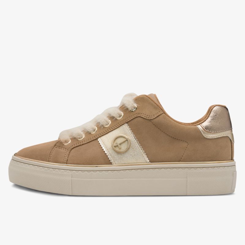 Seitenansicht eines modernen Sneaker mit bequemer Passform und stilvollen kontrastfarbenen Details