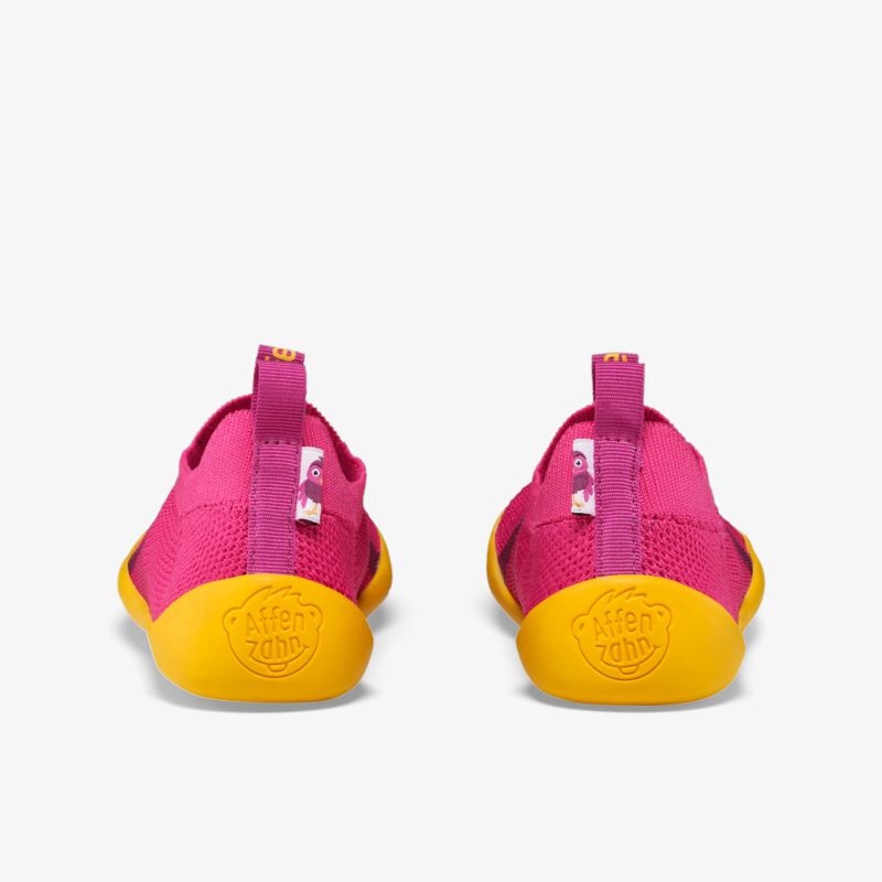 Leichter und flexibler Sportschuh mit rutschfester gelber Sohle und bequemer Passform in auffälligem Pink