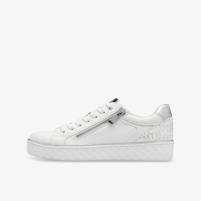 Weißer Sneaker mit seitlichem Reißverschluss, moderner Look und rutschfester, robuster Sohle in klarer Seitenansicht