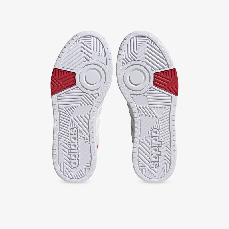 Sportliche Sohlen mit optimalem Grip und strapazierfähiger Bauweise für besten Tragekomfort