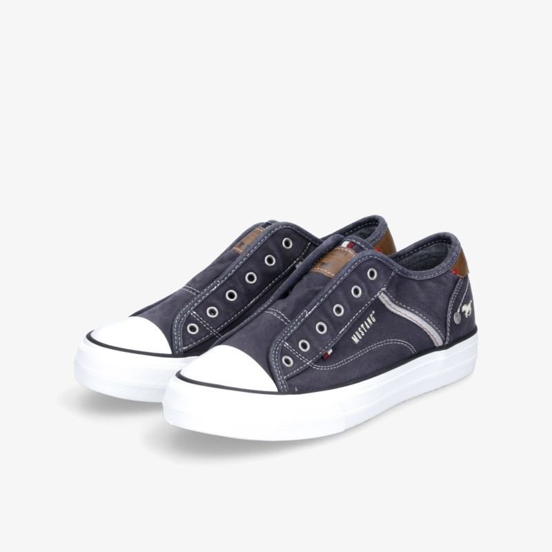 Bequeme und stylische Sneaker in dunkelblau mit robuster Sohle und modernem Design für vielseitige Outfits.