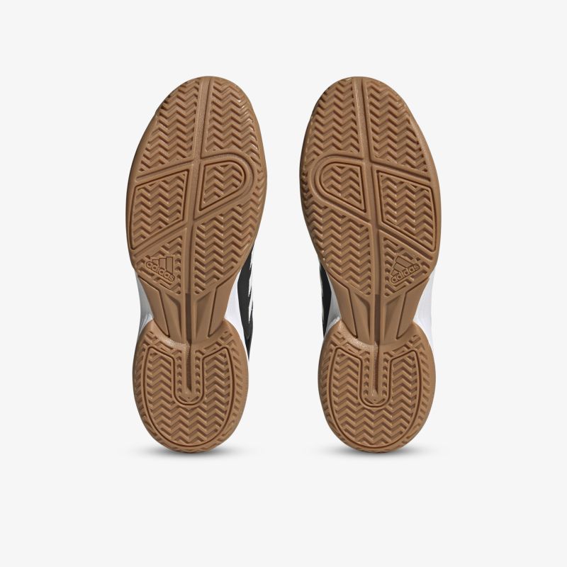 Rutschfeste, robuste Gumminsohlen mit langlebigem Profil für optimalen Halt und Komfort bei sportlichen Aktivitäten.