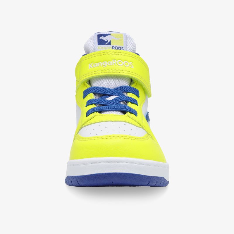 Leuchtend gelber Sportschuh mit blauen Schnürsenkeln, stabilem Halt und rutschfester Sohle, Frontansicht