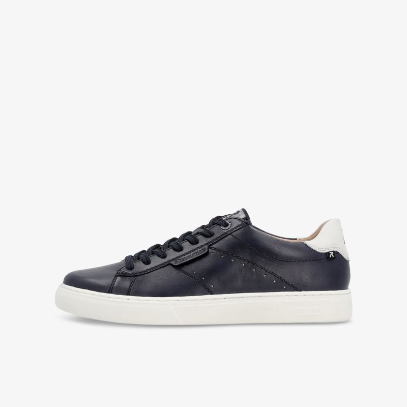 Seitliche Ansicht eines schwarzen Sneakers mit weißer Sohle, bequem und hochwertig verarbeitet