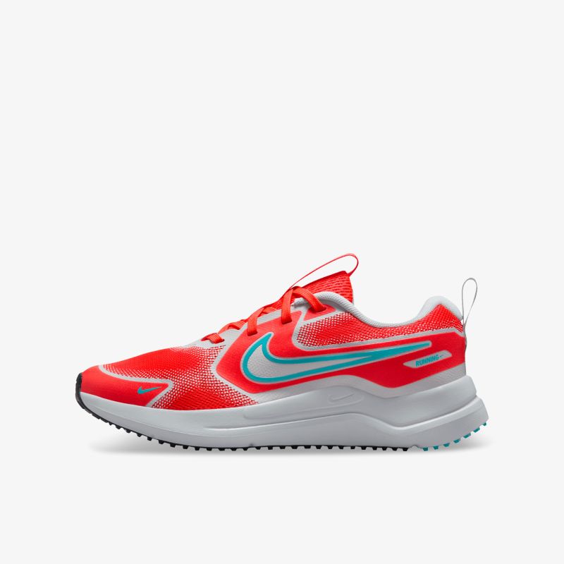Sportlicher, leichter Laufschuh in Rot mit türkisfarbenem Logo, komfortable Passform und flexible Sohle