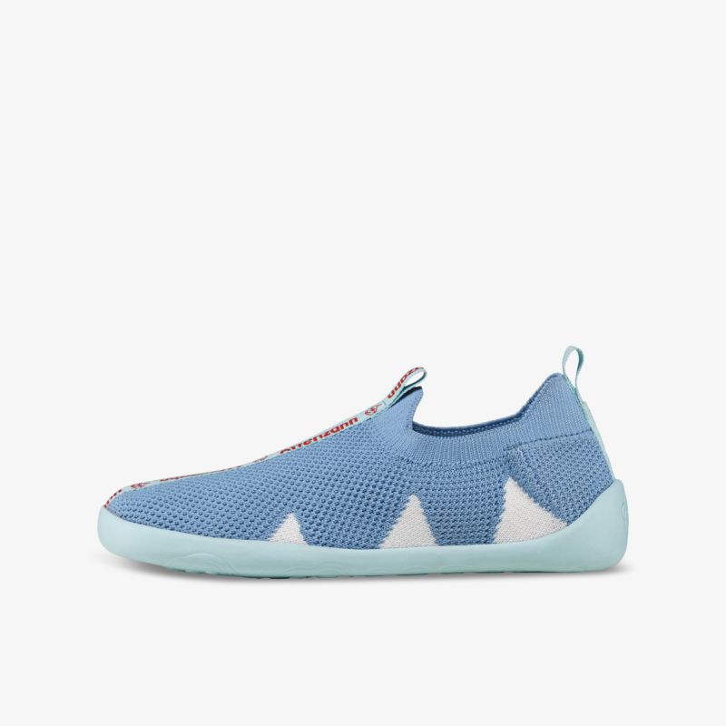 Leichter, atmungsaktiver und flexibler Schuh mit bequemer Passform und rutschfester Sohle in modernem Design seitlich abgebildet