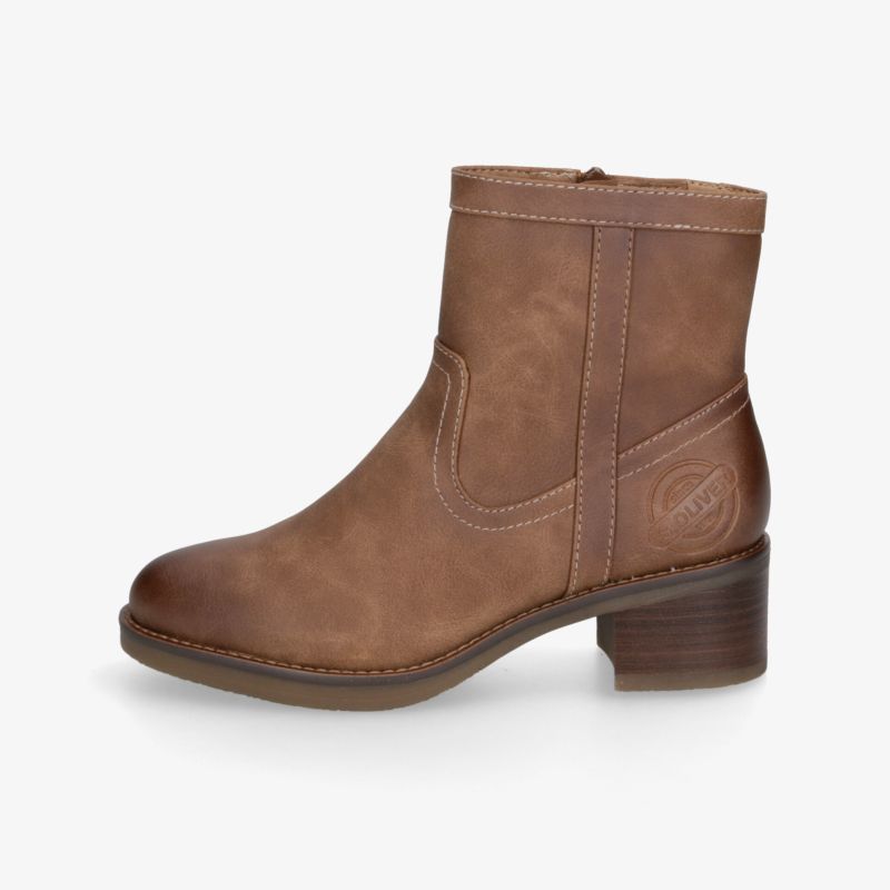 Braune Stiefelette seitlich mit stabilem Blockabsatz, rundem Vorderblatt und komfortablem Reißverschluss