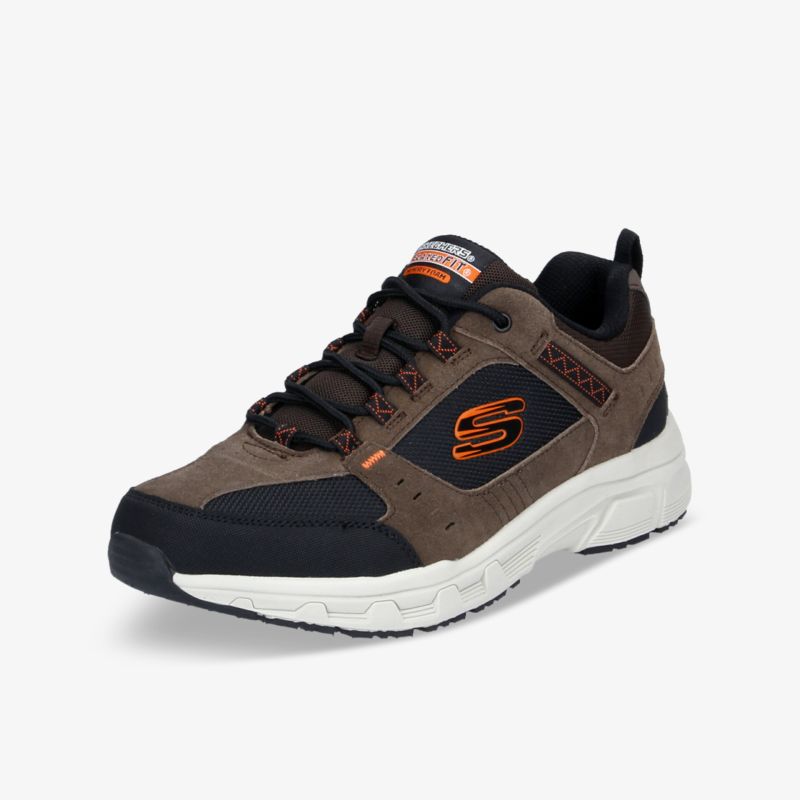 Robuster Sneaker mit stabiler Sohle und modernem Design für optimalen Komfort und Vielseitigkeit.