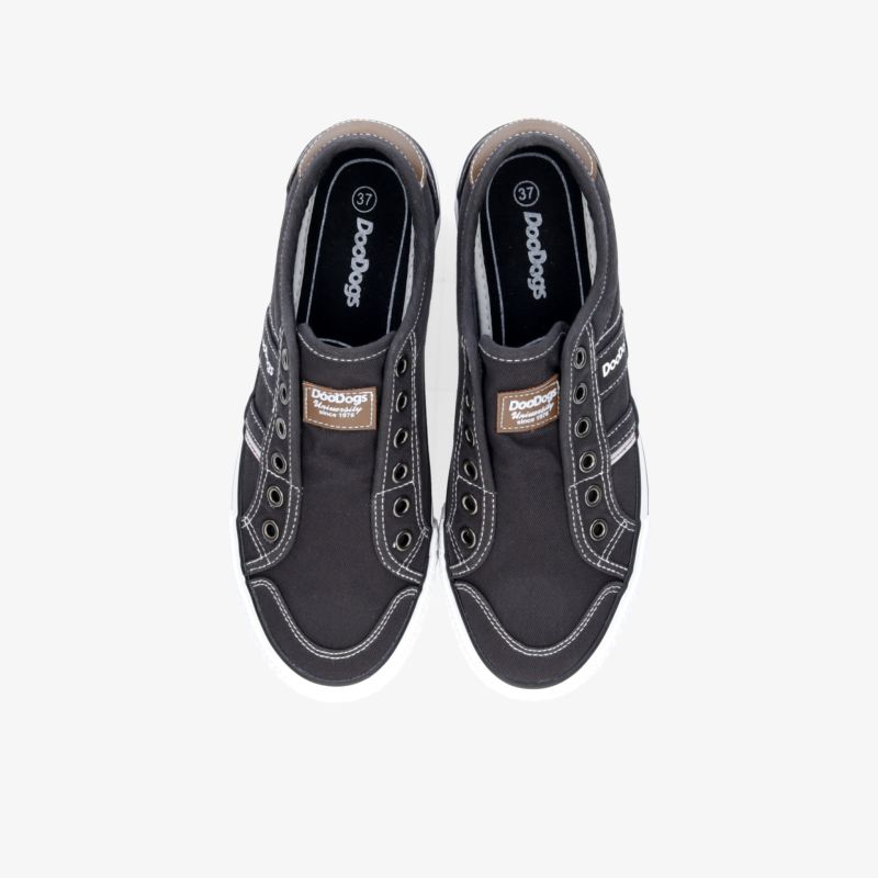 Leichte schwarze Sportschuhe als Paar mit atmungsaktivem Material, rutschfester Sohle und bequemer Passform