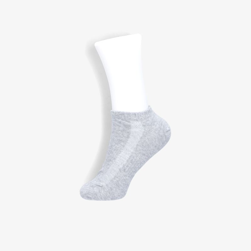 Graue, bequeme und atmungsaktive Kurzsocke mit elastischem Bund und weichem Material