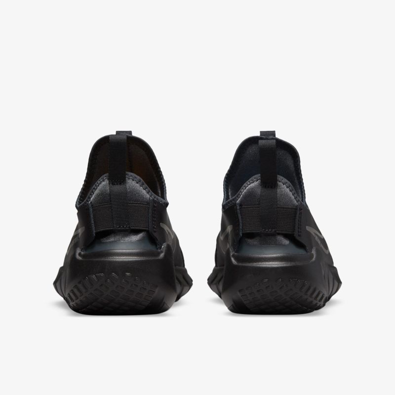 Elegante schwarze Sneaker mit modernem Design und robuster Sohle für optimalen Komfort.