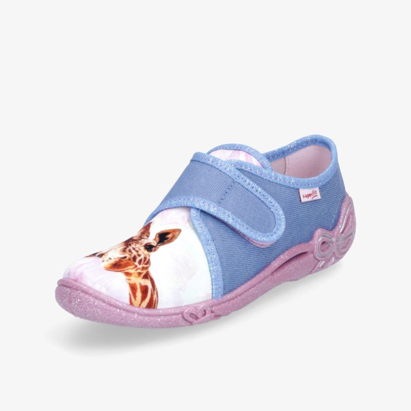 Bequemer Kinderschuh mit weicher Sohle und praktischem Klettverschluss, verziert mit einem freundlichen Giraffenmotiv