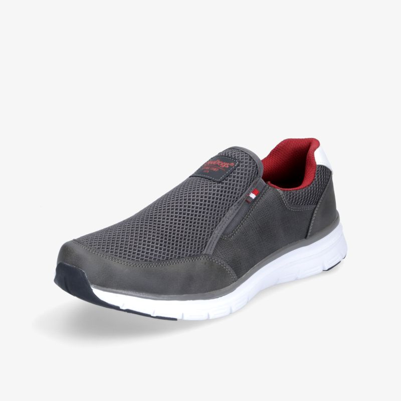 Grauer, sportlicher Slip-On-Schuh mit atmungsaktivem Obermaterial und rotem Innenfutter.