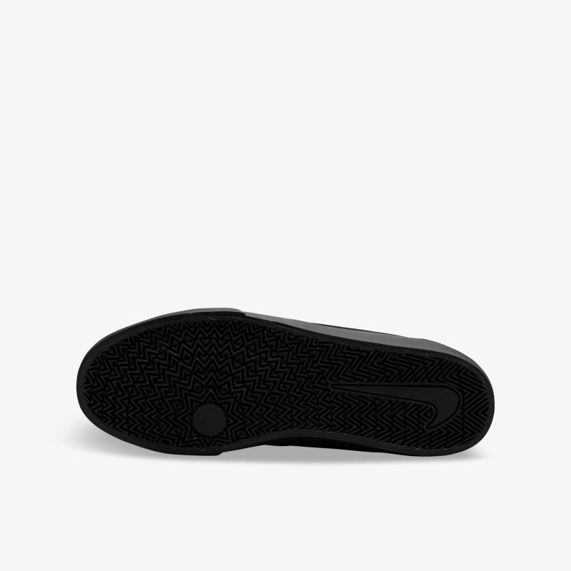 Schuh mit rutschfester, stark profilierter Sohle für optimalen Halt und dauerhafte Stabilität