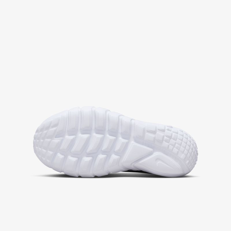 Weiße Schuhsohle mit tiefem Profil für sicheren Halt und langlebige Nutzung, rutschfest und komfortabel