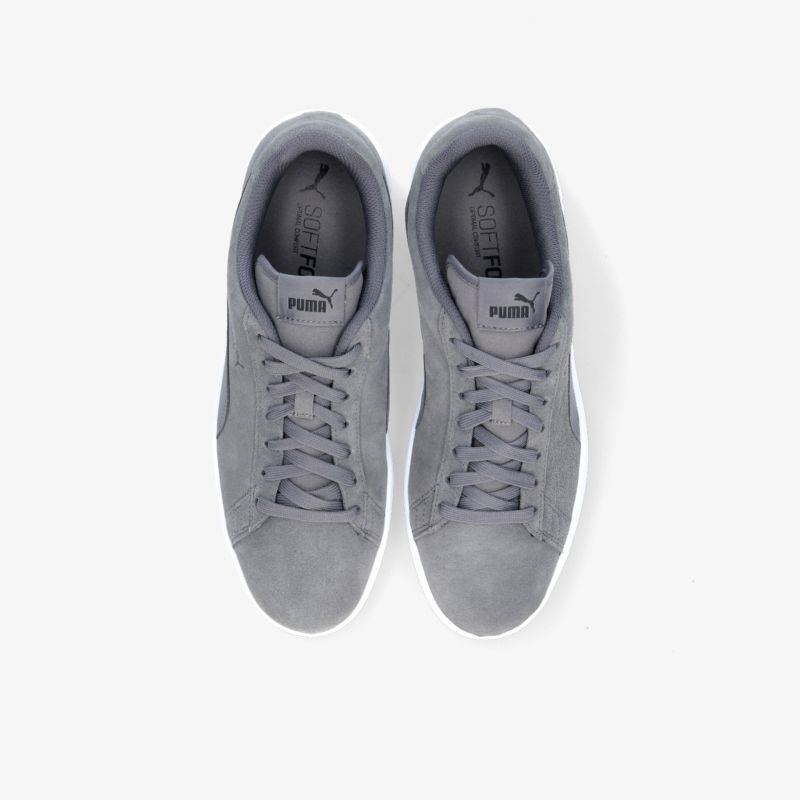 Graue Sneakers mit bequemer Passform, ideal für den Alltagseinsatz. Schickes Design und robuste Verarbeitung.