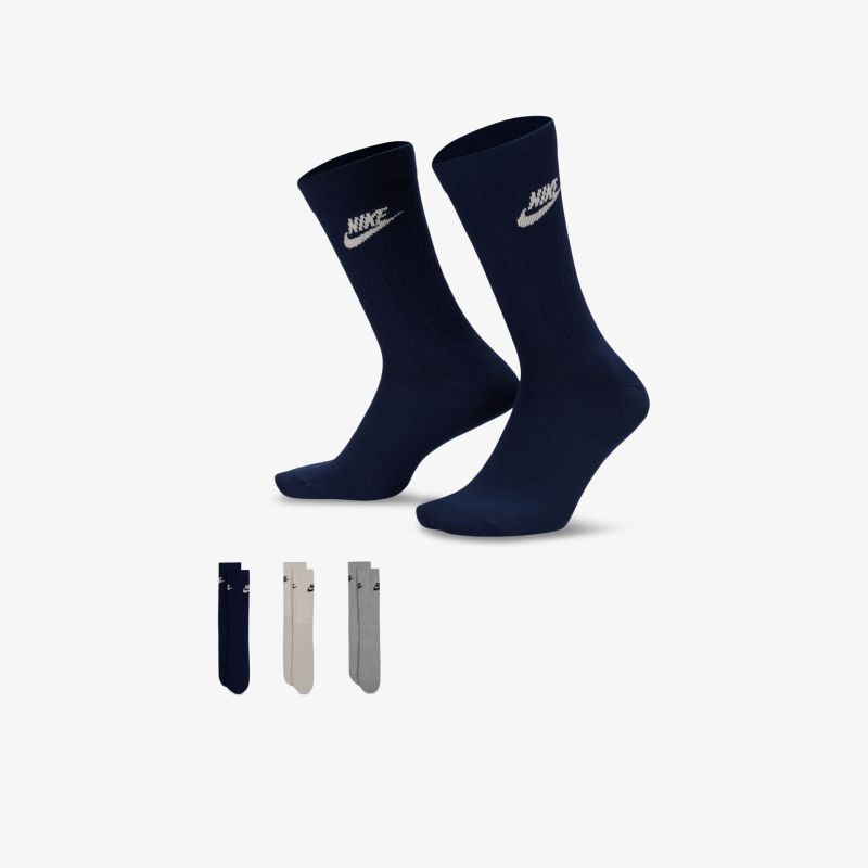 Bequeme und langlebige Socken im Set in verschiedenen Farben, ideal für Alltag und Sport.
