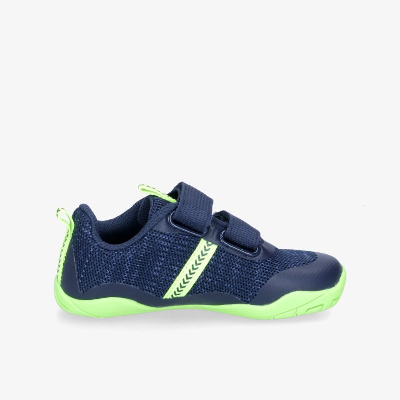 Moderner Sneaker mit Klettverschluss, navy-blau mit grünen Akzenten, ideal für sportliche Aktivitäten.