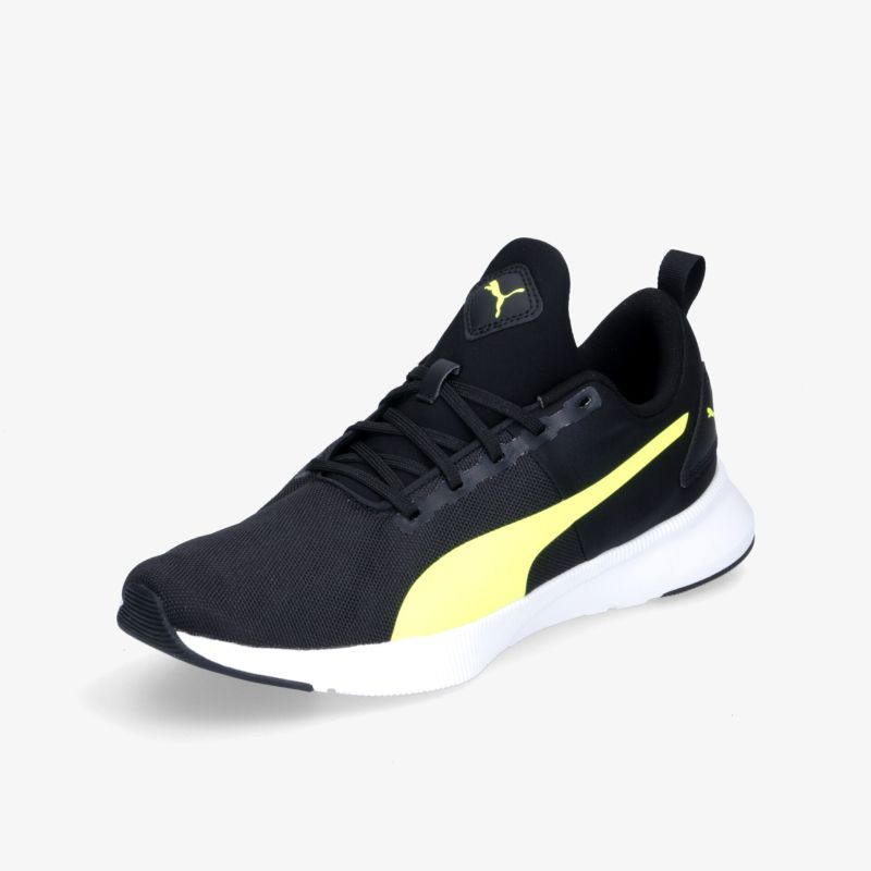 Schwarzer Sneaker mit gelbem Akzent und weißer Sohle, ideal für Sport und Freizeit.