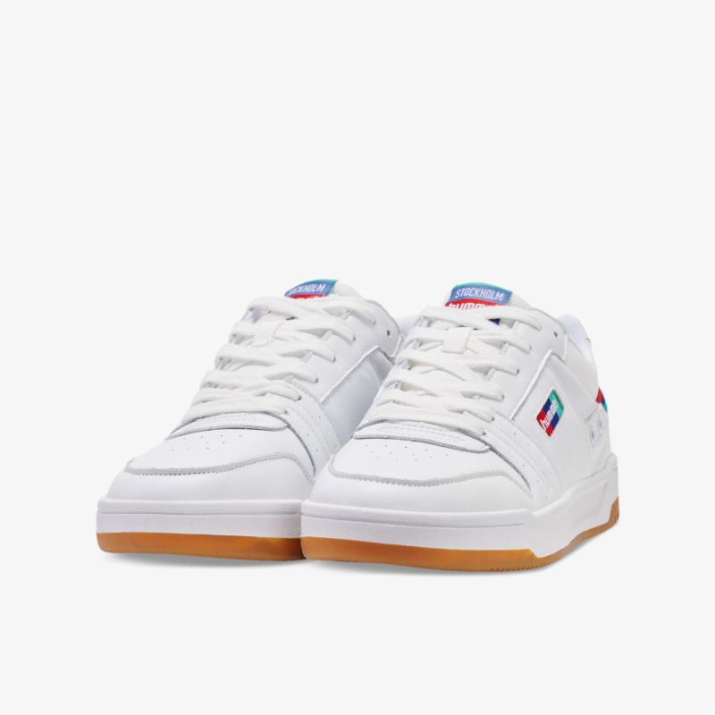 Weiße Sneaker mit rutschfester Gummisohle, perfekt für Alltag und Sport, zeitlos und vielfältig kombinierbar.
