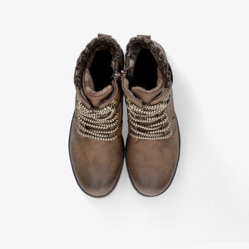 Braune Winterstiefel mit dickem warmem Futter und robusten Schnürsenkeln, komfortabel und langlebig