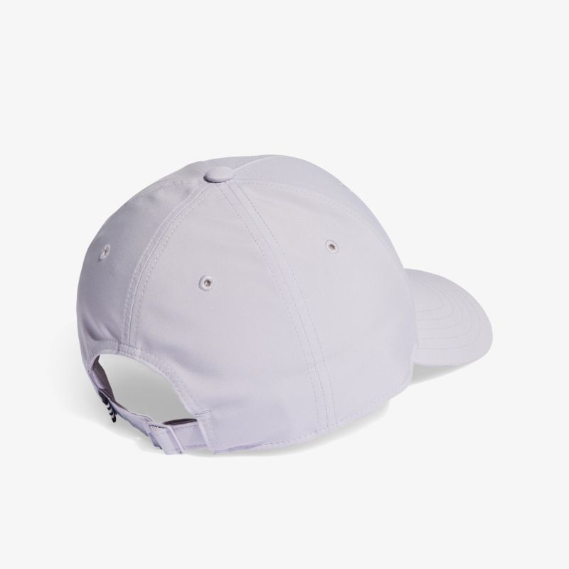 Weiße Baseballkappe mit verstellbarem Verschluss, klassischem Design und komfortabler Passform von hinten.