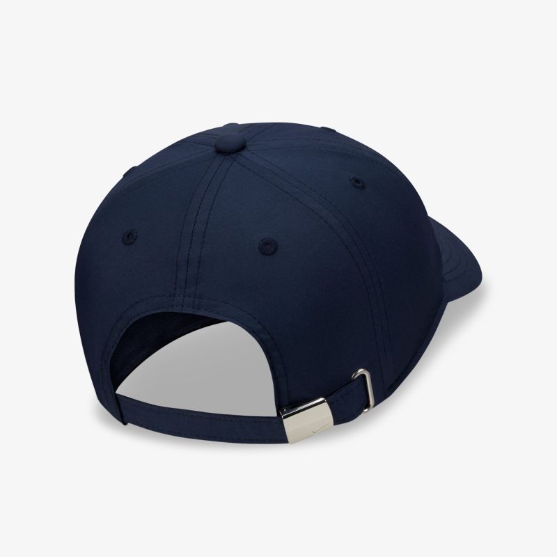 Dunkelblaue Kappe mit verstellbarem Metallverschluss, Rückansicht. Perfekt für Sport und Freizeit.