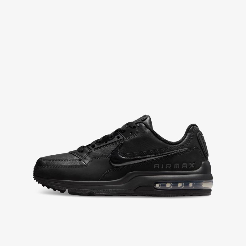Moderner schwarzer Sneaker mit Air-Technologie für maximalen Komfort und sportliches Design.