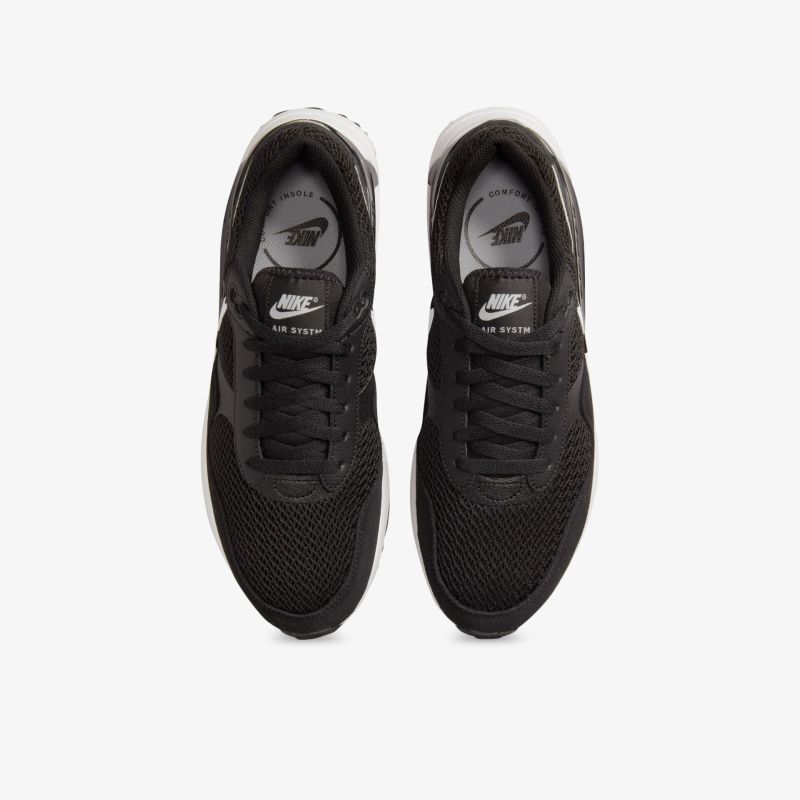 Schwarze Sportschuhe mit komfortabler Passform und stilvollem Design, ideal für Sport und Freizeit.