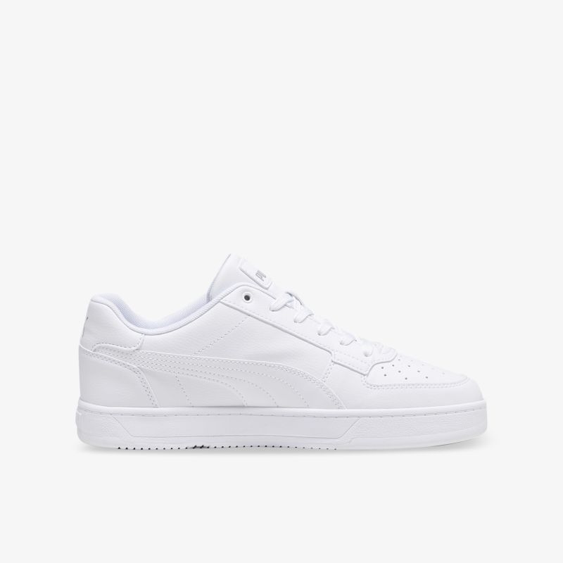 Moderner weißer Sneaker seitlich mit leichter Sohle und sportlichem, komfortablem Design
