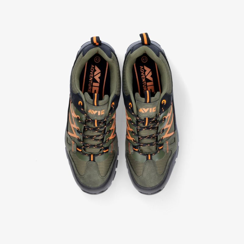 Langlebige Outdoor-Schuhe in Grün und Orange, ideal für anspruchsvolle Wanderungen, hohen Komfort bietend.