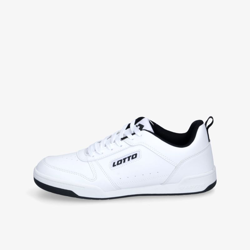 Weißer Sportschuh mit robuster rutschfester Sohle und atmungsaktivem Material, leichter Bauweise und komfortabler Polsterung seitlich sichtbar