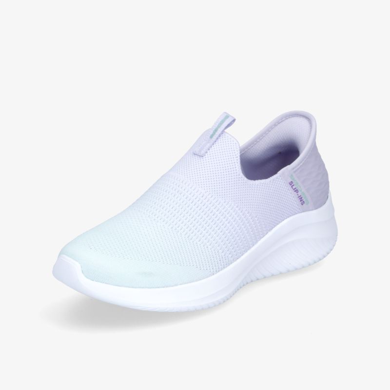Leichter weißer Slip-On Sneaker mit atmungsaktivem Material und rutschfester Sohle, ideal für komfortablen Alltag