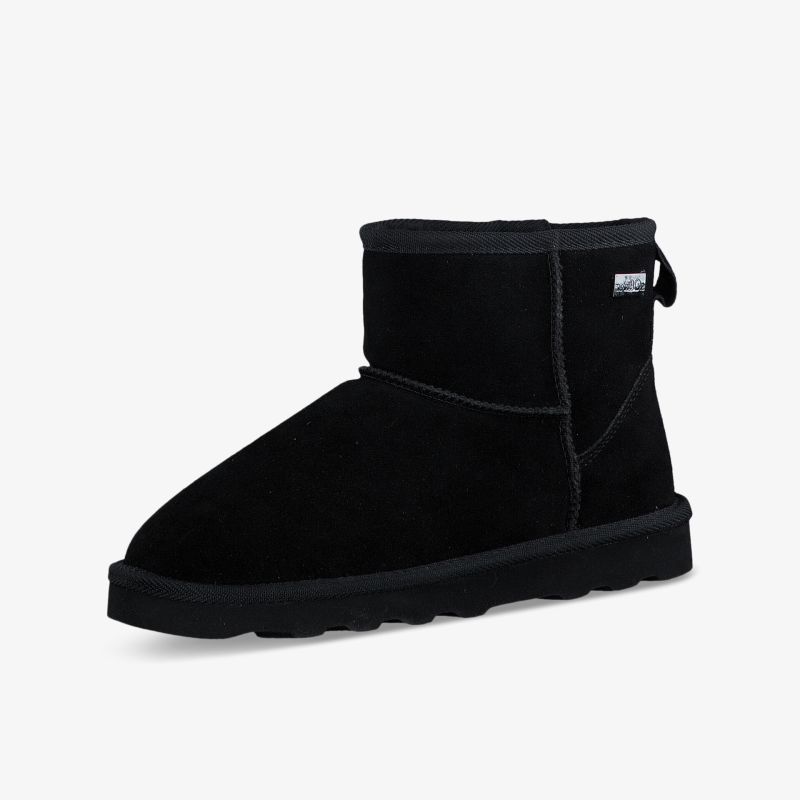 Eleganter schwarzer Winterstiefel mit komfortabler Passform und rutschfester Sohle für kalte Tage.