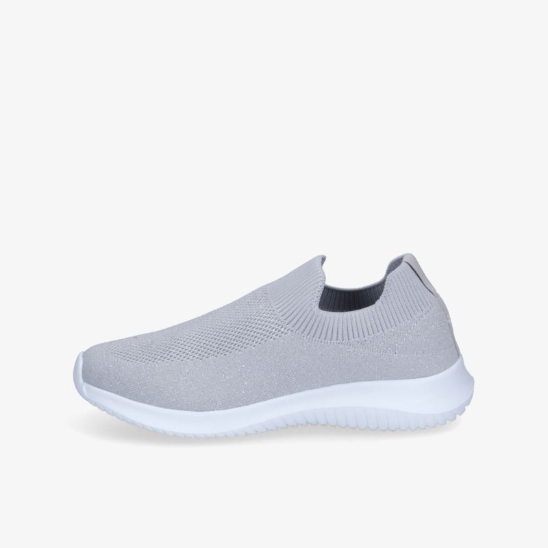 Leichter grauer Slip-On Sneaker mit atmungsaktivem Material und rutschfester, flexibler Sohle für komfortable Passform