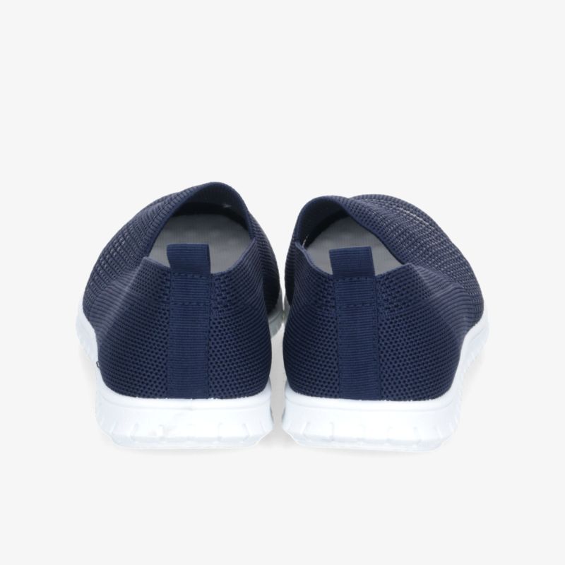 Leichte und komfortable Sportschuhe mit atmungsaktivem Material und rutschfester weißer Sohle, Rückansicht